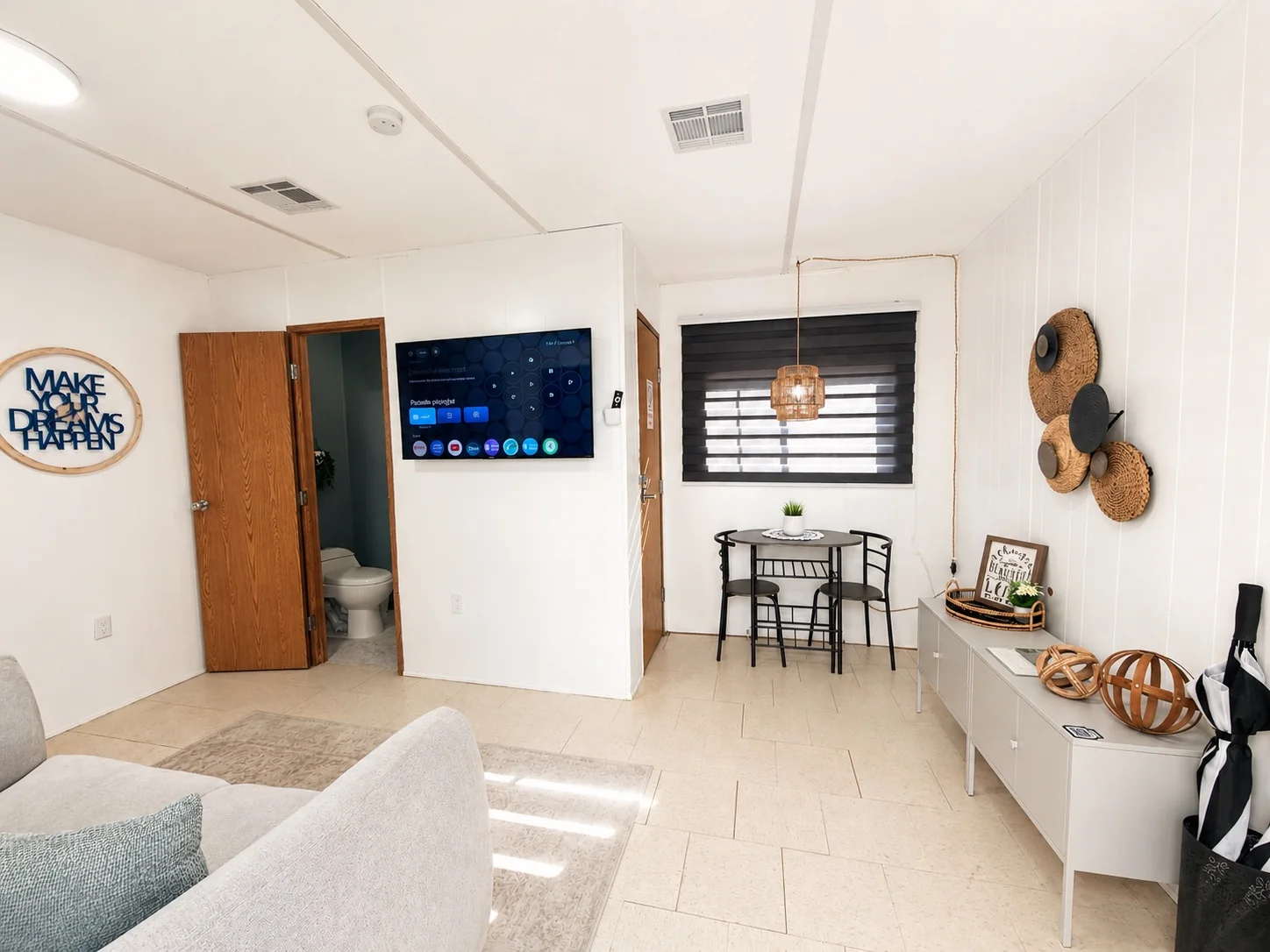 Bright Villa Leddy living space