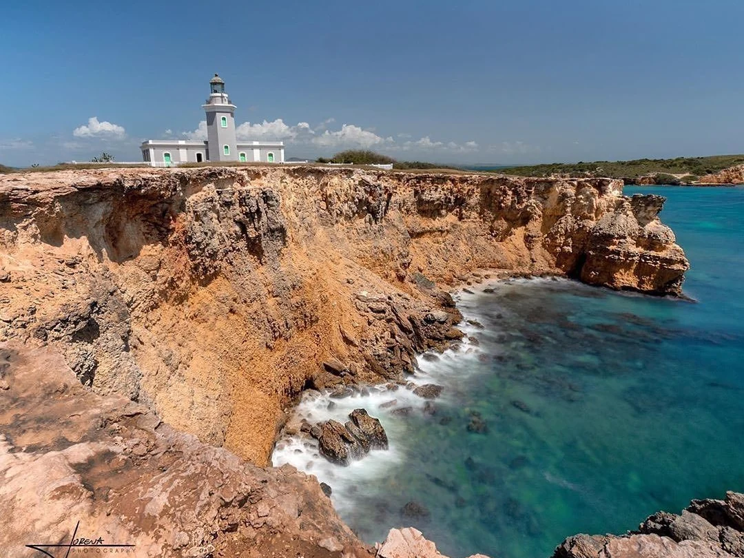 Faro Los Morrillos y costa de Playuela